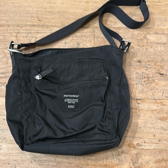 Marimekko Pal Bag | Iconic Scandinavian Design for Work, Travel & Play - Picture 3 of 8